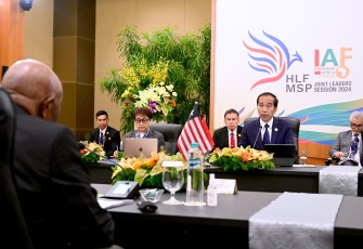 Presiden Joko Widodo saat melakukan pertemuan bilateral dengan Presiden Liberia Joseph Nyuma Boakai di Ruang Casablanca, Hotel Mulia Nusa Dua Bali, Senin, (2/9/2024). Pertemuan yang digelar di sela-sela rangkaian acara High-Level Forum on Multi-Stakeholder Partnerships (HLF MSP) dan Indonesia-Africa Forum (IAF) ke-2 Joint Leaders Session 2024 tersebut momentum penting penguatan hubungan bilateral kedua negara yang telah terjalin selama hampir enam dekade. (Foto: Muchlis Jr./ Biro Pers Sekretariat Presiden)