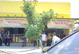 Toko emas "Murni" di desa Wado kecamatan Kedungtuban kabupaten Blora yang disatroni pencuri pada Selasa (16/4/2024).