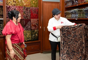 Ketua DPR RI Puan Maharani saat Tinjau Galeri Batik Bersejarah di Banyumas