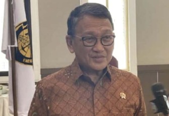 Menteri Energi dan Sumber Daya Mineral (ESDM) Arifin Tasrif  di Gedung Direktorat Jenderal Minyak dan Gas Bumi (Ditjen Migas) Kementerian ESDM, Jakarta, Jumat (16/2/24). 