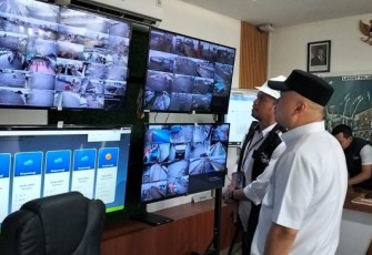 Menhub Dudy Purwagandhi saat meninjau pelabuhan Ketang, Banyuwangi, Selasa (31/12)