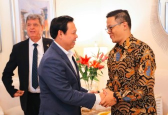 Ketua DPD RI Sultan B Najamuddin bersama Menlu Sugiono 