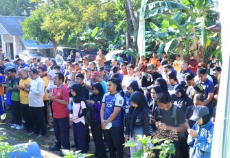 Pemerintah Kabupate Bintan melalui Dinas Kebudayaan dan Pariwisata (Disbudpar) melaksanakan Gerakan Wisata Bersih (GWB) di kawasan wisata Gunung Bintan