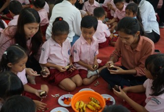 Para siswa saat mengikuti kegiatan “Healthy Snack Adventure” di Kampus Kartini yang diselenggarakan oleh Prodi Ilmu Gizi Fakultas Ilmu Kesehatan UKSW bekerja sama dengan TK/KB Kristen Satya Wacana.
