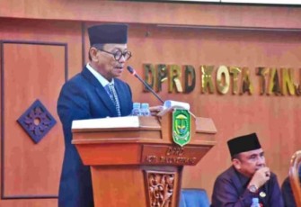 Wawako Raja Ariza saat Sampaikan Tanggapan atas Pandum Fraksi Terhadap Ranperda Tahap II