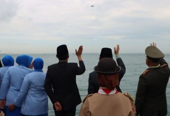 Ketua DPRD Kota Batam Mengikuti Upacara dan Tabur Bunga Tingkat Kota Batam 2025 di Mako Kodaeral IV
