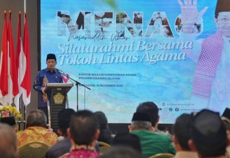 Menag Nasaruddin Umar saat Silaturahmi bersama Tokoh Lintas Agama di Aula Kantor Wilayah Kementerian Agama Sulawesi Selatan, Minggu (16/11/2025).