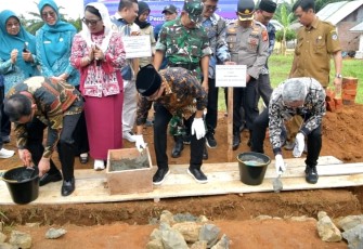 Mendes Yandri saat Peletakan Batu Pertama Kopdes Merah Putih