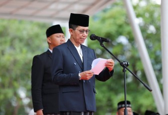Wali Kota Batam Amsakar Achmad saat membacakan amanat Menteri Agama RI Nasaruddin Umar. 