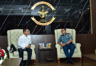 Komando Lintas Laut Militer (Kolinlamil) TNI Angkatan Laut menerima kunjungan Tim Pengawas dan Pemeriksa (Wasrik) dari Badan Pemeriksa Keuangan Republik Indonesia (BPK RI) pada Rabu (27/8), bertempat di Pendopo Batara Kreshna, Mako Kolinlamil, Tanjung Priok, Jakarta Utara
