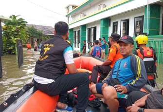 Penyaluran bantuan untuk korban banjir di Lampung