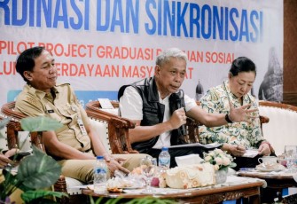 Wamensos Agus Jabo Priyono saat memberikan pengarahan di aula Dinsos Jateng, Semarang, Senin (24/2)