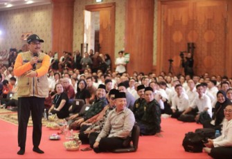 Mensos Saifullah Yusuf saat berdialog bersama pilar-pilar sosial di Puspem Badung, Bali, Selasa (25/2)
