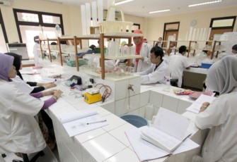 Mahasiswa Fakultas Kedokteran UIN Sunan Ampel Surabaya 