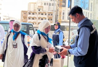 Jemaah haji Indonesia yang datang dari Indonesia, pada hari pertama gelombang II, Sabtu (17/5/2025)