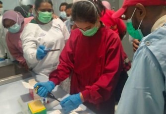 Ilustrasi pengecekan obat kusta