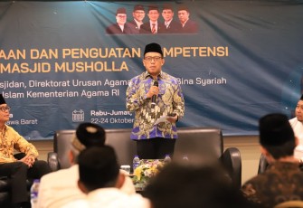 Direktur Urusan Agama Islam dan Bina Syariah, Arsad Hidayat