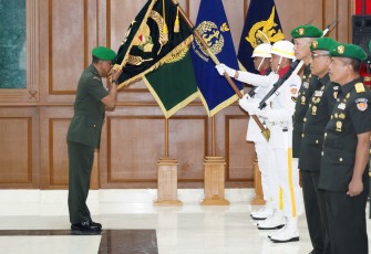 Tradisi Sertijab dan Pelepasan Pejabat Akmil Berlangsung Khidmat
