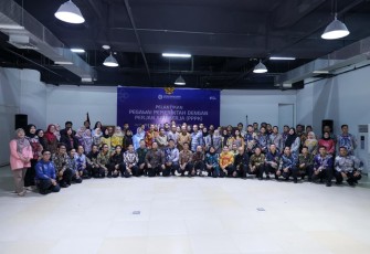 Foto bersama 70 PPPK usai pelantikan di Jakarta, Senin (29/9)