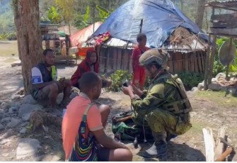 Satgas Yonif 700/WYC Pos Kout Sinak Gelar Pelayanan Kesehatan Gratis di Kampung Misi
