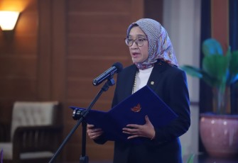 Menteri PANRB Rini Widyantini saat lantik Kepala ANRI di Kantor ANRI, Jakarta, Selasa (21/01/2025).