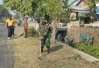 Koramil 0803-05/Wungu Gelar Karya Bakti Bersihkan Sungai