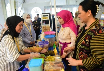 Ketua Dharma Wanita Persatuan (DWP) Bakamla RI Ny. Yuanita Irvansyah menghadiri Jala Fair 2025 di Balai Samudera, Kelapa Gading, Jakarta Utara, pada Kamis (9/1/2025)