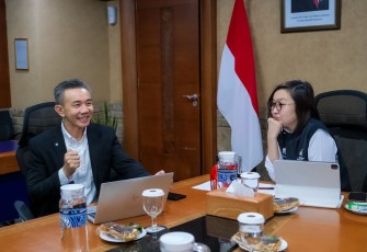 Wakil Menteri Ekonomi Kreatif/Wakil Kepala Badan Ekonomi Kreatif (Wamenekraf/Wakabekraf) Irene Umar audiensi Dengan Fredy Lo selaku Head Division PlayStation di PT Sony Indonesia dan Ryan Ekasantosa sebagai Sales Team Sony Indonesia