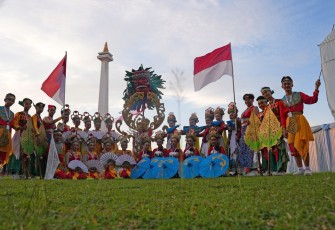 30 Murid Seni Tari SMKN 10 Bandung