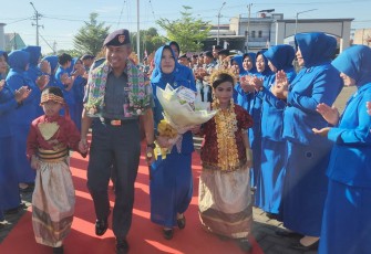Komandan Satlinlamil 3 Disambut Dengan Tradisi Kearifan Lokal dan Tari Paduppa 