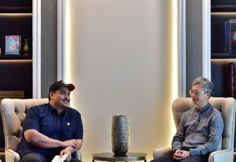Menpora Ario Bimo Nandito Ariotedjo bersama Dubes RRT di Jakarta, Selasa (18/3)