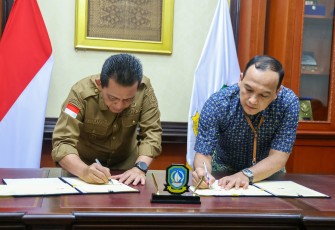 Kerja sama ini dituangkan dalam nota kesepakatan tentang optimalisasi program Jaminan Kesehatan Nasional (JKN) yang ditandatangani langsung oleh Gubernur Kepulauan Riau, H. Ansar Ahmad, dan Kepala BPJS Kesehatan Cabang Tanjungpinang, M.N. Andriansah, di Gedung Daerah, Tanjungpinang, pada Selasa (31/12)