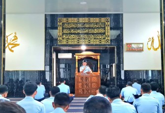 Personel Lanud RSA Beragama Islam Lakukan Salat Dhuha dan Dengarkan Ceramah