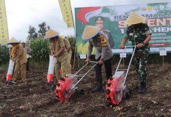 Polres dan Dinas Pertanian Tanam Jagung 2 Hektar di Pemalang