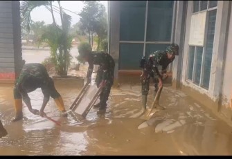 TNI Kerahkan Personel untuk Pulihkan Layanan Publik di Kantor Dukcapil Aceh Tamiang