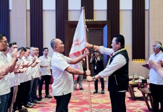  Anggota DPR RI sekaligus Ketua MPR RI ke-15 dan Ketua Umum Asosiasi Perusahaan Perdagangan Barang Distributor Keagenan dan Industri (ARDIN) Indonesia, Bambang Soesatyo Lantik Pengurus ARDIN Indonesia Provinsi Jawa Barat