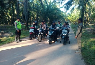  Polsek Belitang III Laksanakan Pengawalan Anak Sekolah