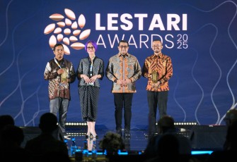  Menteri Ekonomi Kreatif (Ekraf) Teuku Riefky Harsya menghadiri penganugerahaan Lestari Awards 2025, di Ballroom Raffles Hotel, Jakarta pada Kamis, 2 Oktober 2025