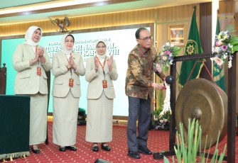 Ketua Mahkamah Agung Prof. Dr. Sunarto, S.H., M.H dalam acara Musyawarah Nasional (Munas) Dharmayukti Karini VIII,dengan tema “ Menuju Organisasi Wanita Yang Modern” pada hari Rabu 22 Januari 2025