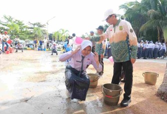Wakil Wali Kota Tanjungpinang, Raja Ariza, memimpin Apel Pengantar Tantingan bagi Calon Pasukan Pengibar Bendera Pusaka (Paskibraka) tingkat Kota Tanjungpinang tahun 2025, di Lapangan Alltrue Hotel, Rimba Jaya, Minggu (10/8)