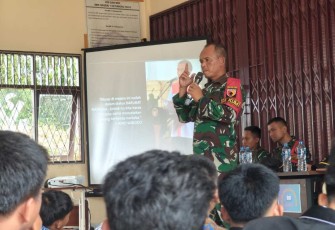  Satgas Pamtas RI-Malaysia Yonzipur 5/ABW melalui Perwira Hukum (Pakum) menggelar kegiatan Penyuluhan Hukum dan Pencegahan Narkoba di SMKN 1 Ketungau Hulu, Kabupaten Sintang, Jum'at (10/1/2024)
