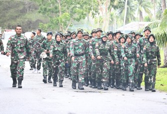 Pangkalan TNI Angkatan Udara Raden Sadjad (Lanud RSA), menggelar tradisi penyambutan untuk 52 orang personel baru, di wilayah Kabupaten Natuna Provinsi Kepulauan Riau. Sabtu (18/01/2025)