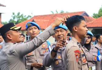 Sipropam Polres Karanganyar melaksanakan kegiatan Gaktibplin secara mendadak, di Lapangan Wira Satya Polres Karanganyar Rabu (12/11/2025)