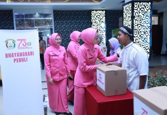 Ny. Diana Herutami Gastini atau sering disebut Ny. Diana Rudi Setiawan, istri dari Kapolda Jawa Barat Irjen Pol. Rudi Setiawan, S.I.K., S.H., M.H., menggelar kegiatan Bakti Sosial yang penuh makna