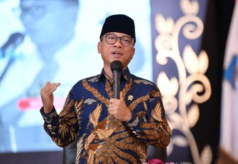 Mendes PDT Yandri Susanto saat memberi arahan dalam rapat konsolidasi bersama Bupati, Camat, Kepala Desa, dan Pendamping Desa, se-Provinsi Jambi, di Kantor Gubernur Jambi, pada Minggu (5/1/2025).