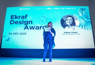 Wakil Menteri Ekonomi Kreatif, Irene Umar, memberi sambutan pada kegiatan Ekraf Design Festival (EDF) 2025 yang berlangsung di Taman Ismail Marzuki (TIM), Jakarta, Kamis (4/12/2025)