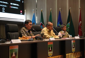 Sekretaris Utama BNPB, Dr. Rustian, memimpin Rapat Percepatan Rehabilitasi dan Rekonstruksi pascabanjir bandang dan tanah longsor di Sumatera Barat, di aula kantor Gubernur Sumatera Barat, Selasa (16/12)