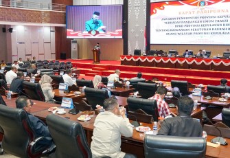 Sekdaprov Kepri Sampaikan Jawaban Pemerintah Terhadap Ranperda RTRW pada Paripurna DPRD