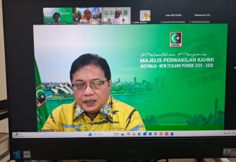 Wakil Menteri Transmigrasi Viva Yoga Mauladi mengucapkan selamat kepada Majelis Perwakilan KAHMI Australia-New Zealand Periode 2025-2030. Ucapan tersebut disampaikan saat dirinya memberi sambutan dalam acara pelantikan pengurus yang digelar secara zoom itu, Kamis  (27/11/2025)