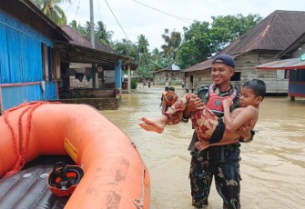TNI AL Kerahkan Kekuatan Bantu Korban Bencana Alam di Sumbar dan Sumut 